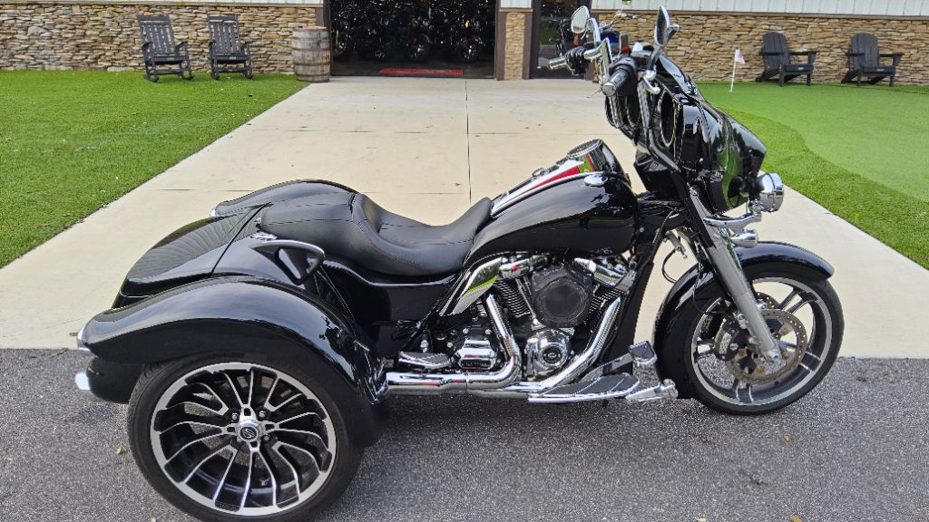 2019 Harley Davidson Freewheeler Flrt - $20,995
