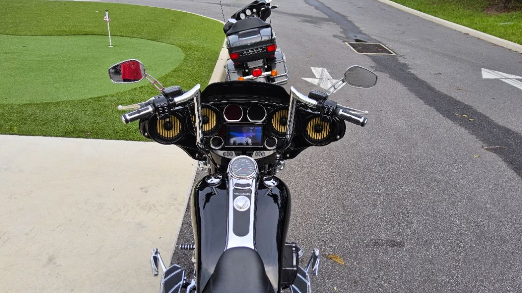 2019 Harley Davidson Freewheeler Flrt - $20,995