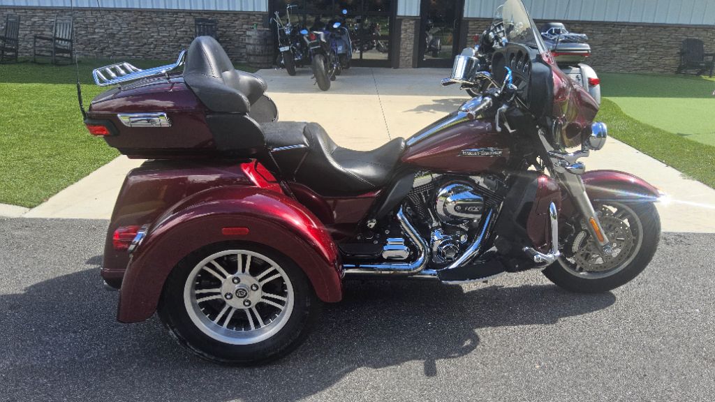 2015 Harley-davidson Tri Glide Ultra Classic - $20,995