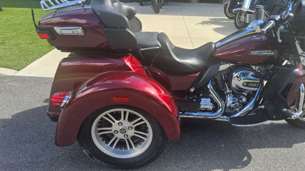 2015 Harley-davidson Tri Glide Ultra Classic - $20,995