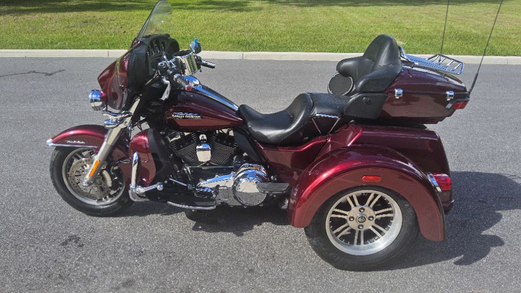 2015 Harley-davidson Tri Glide Ultra Classic - $20,995