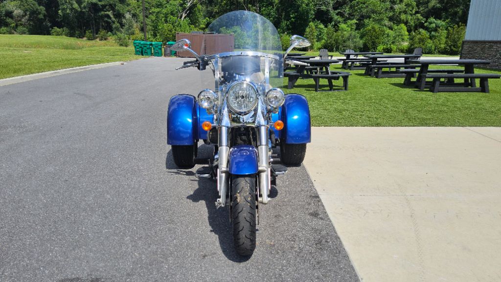 2015 Harley-davidson Freewheeler - $17,995
