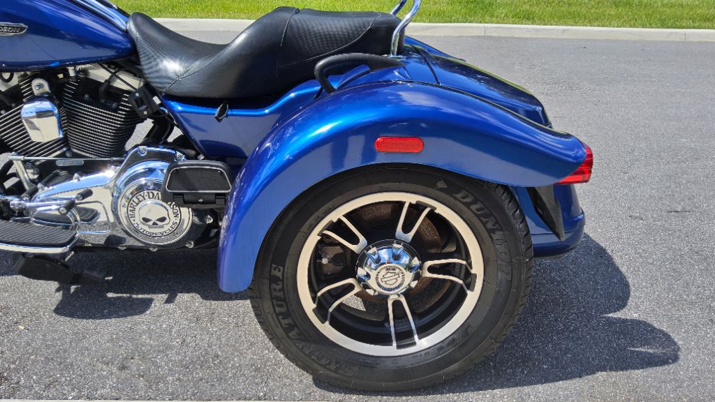 2015 Harley-davidson Freewheeler - $17,995