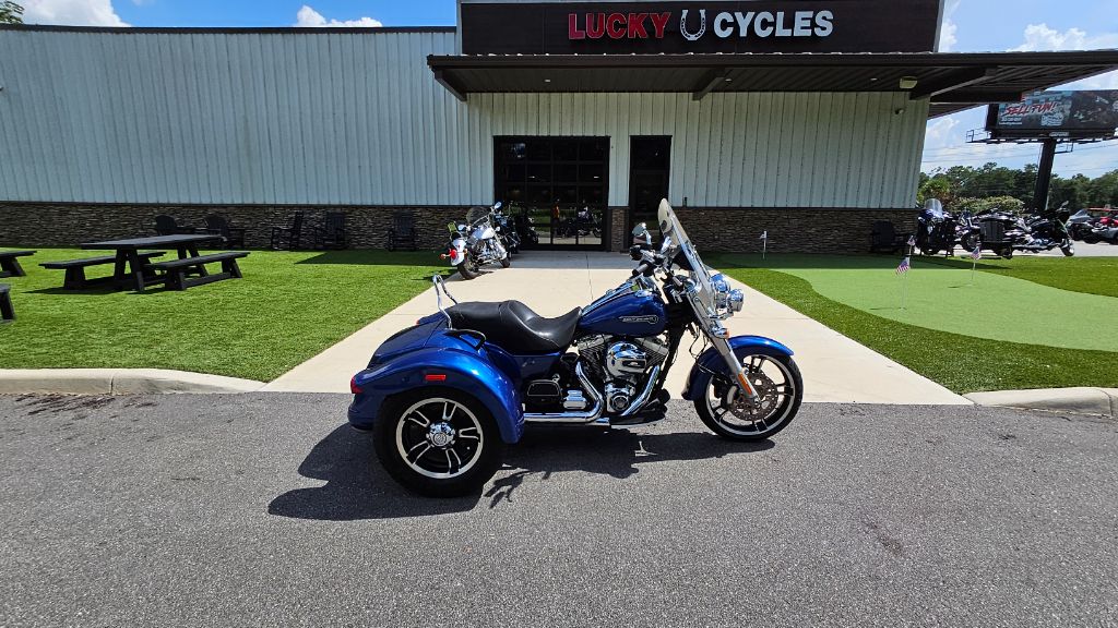 2015 Harley-davidson Freewheeler - $17,995