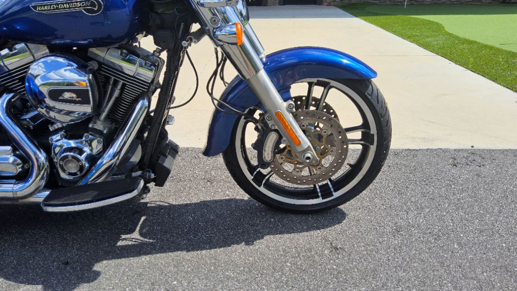 2015 Harley-davidson Freewheeler - $17,995