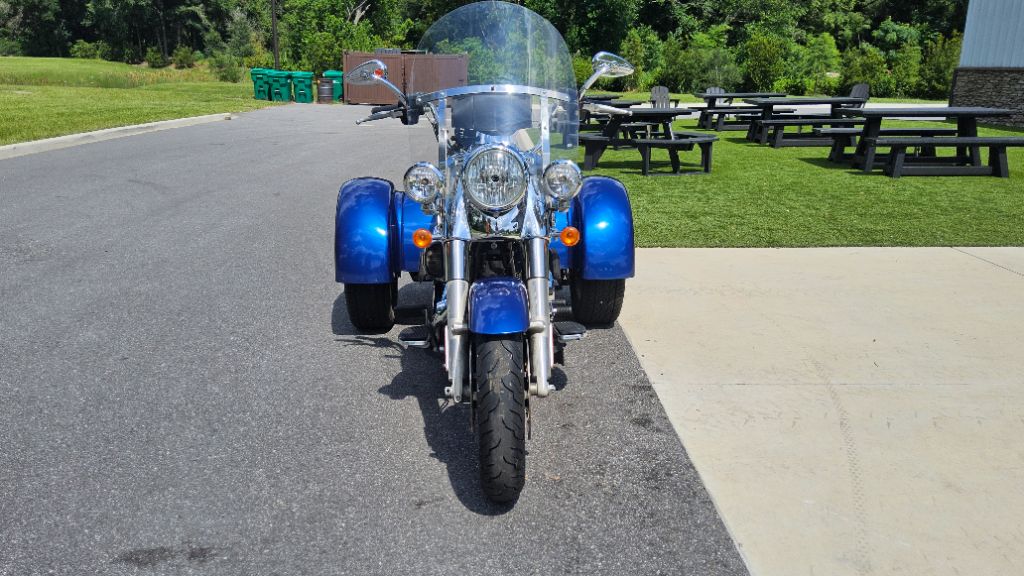 2015 Harley-davidson Freewheeler - $17,995