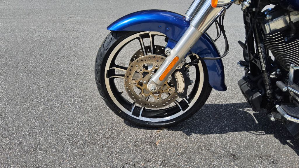 2015 Harley-davidson Freewheeler - $17,995