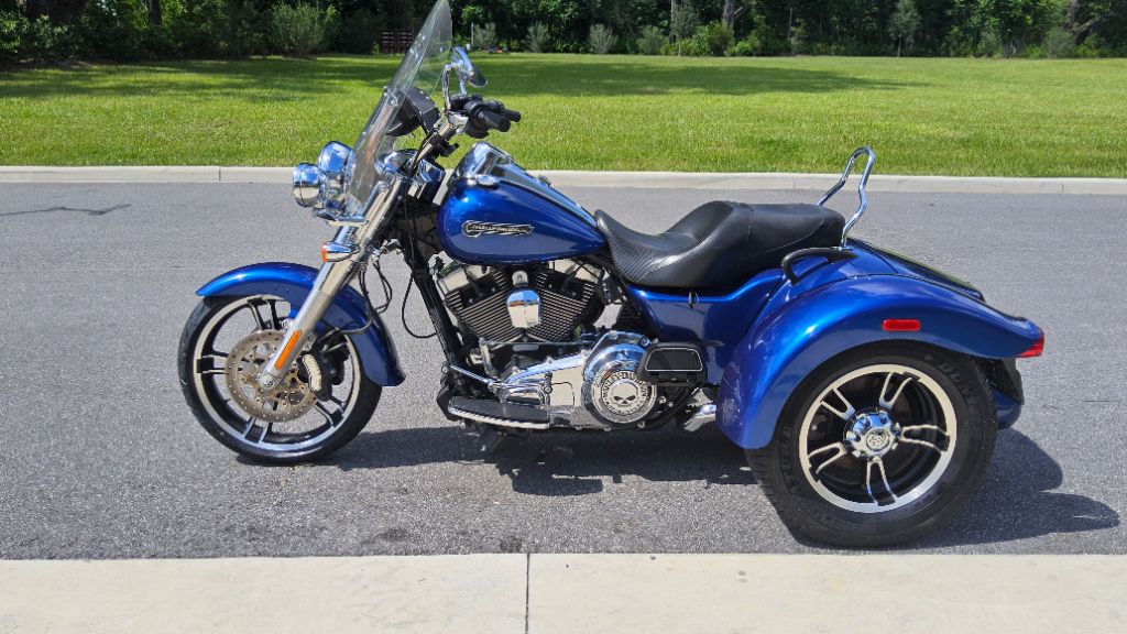 2015 Harley-davidson Freewheeler - $17,995
