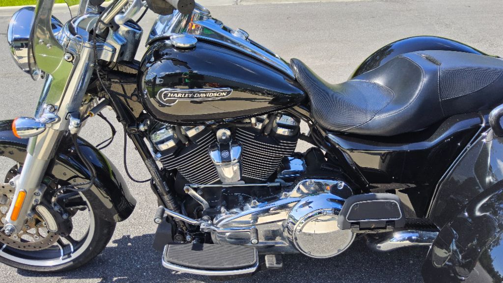 2017 Harley Davidson Freewheeler - $19,995