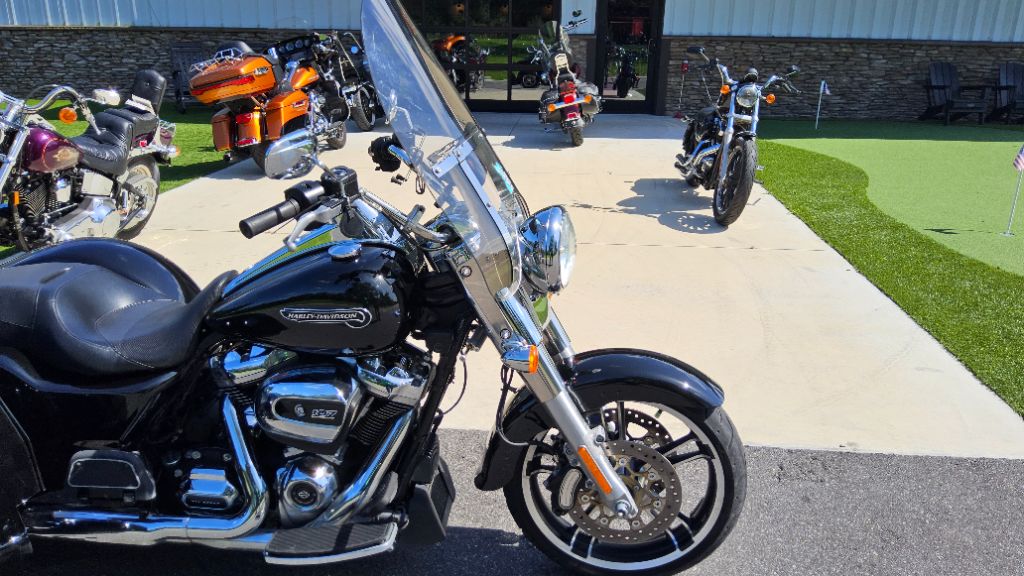 2017 Harley Davidson Freewheeler - $19,995