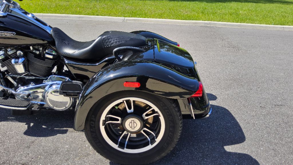 2017 Harley Davidson Freewheeler - $19,995
