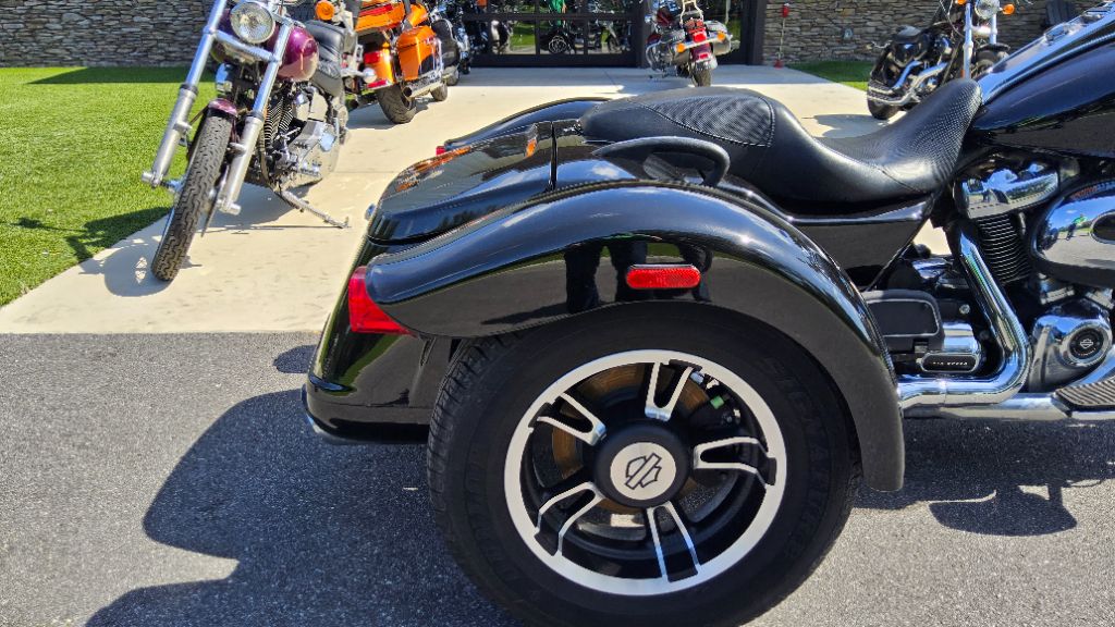 2017 Harley Davidson Freewheeler - $19,995