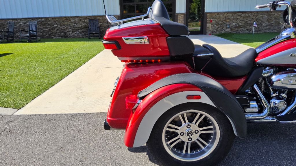 2019 Harley-davidson Tri Glide Ultra - $23,995