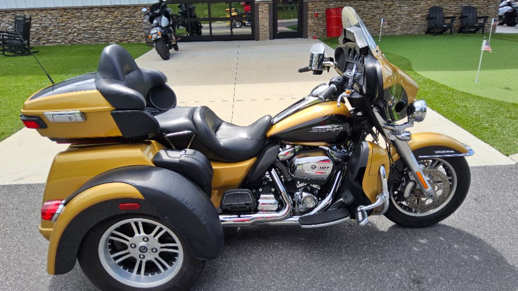 2017 Harley-davidson Tri Glide Ultra - $20,900