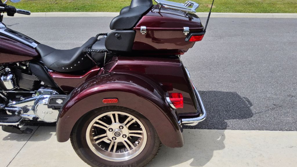 2019 Harley-davidson Tri Glide Ultra - $26,999