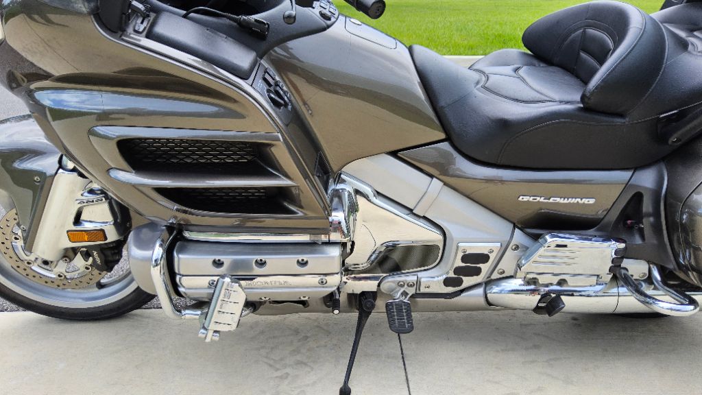 2010 Honda Gold Wing - $10,500