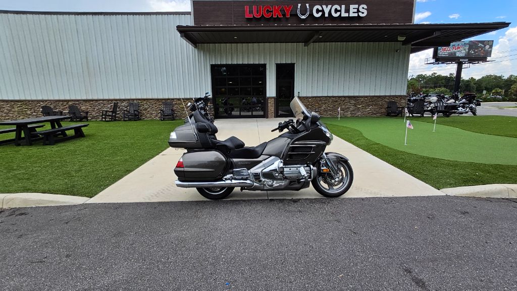 2010 Honda Gold Wing - $10,500