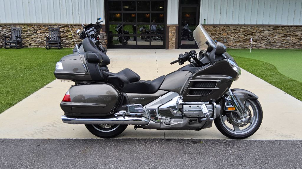 2010 Honda Gold Wing - $10,500