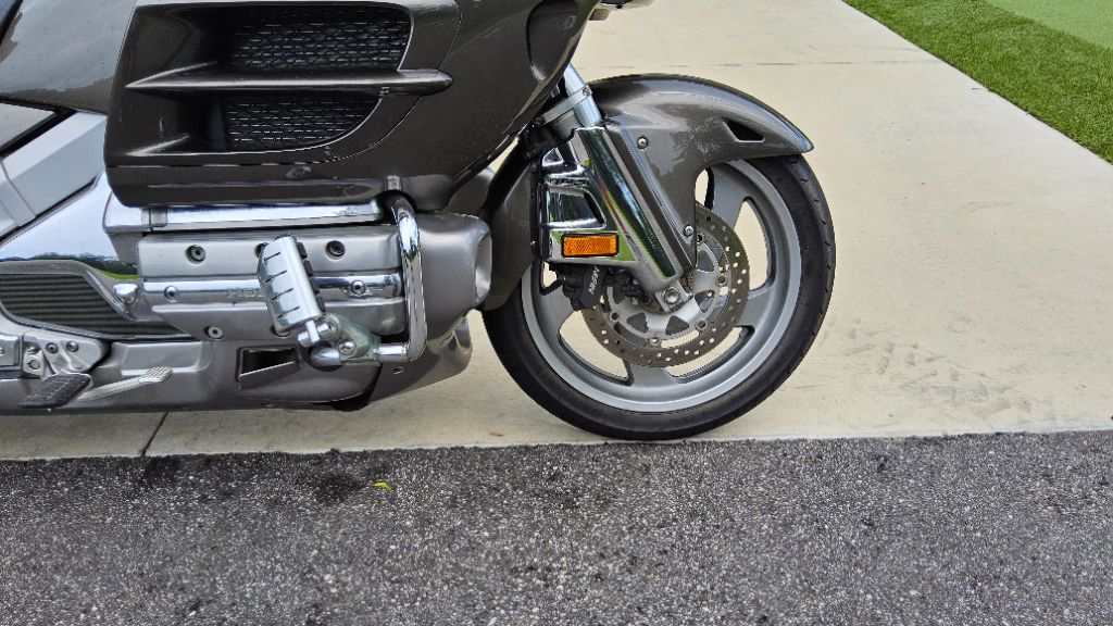 2010 Honda Gold Wing - $10,500