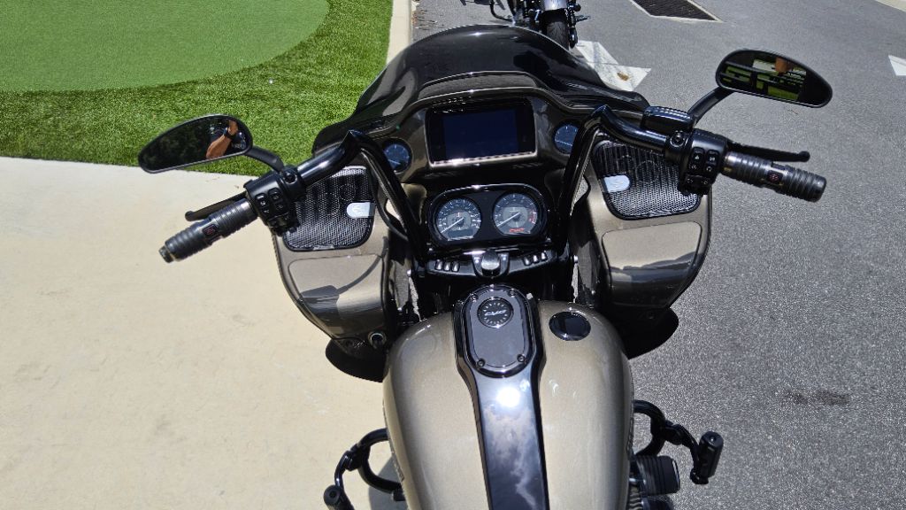 2021 Harley-davidson Cvo Road Glide - $29,500