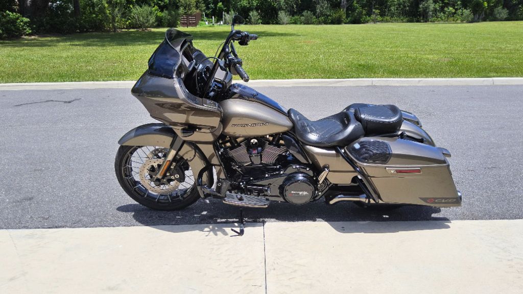 2021 Harley-davidson Cvo Road Glide - $29,500