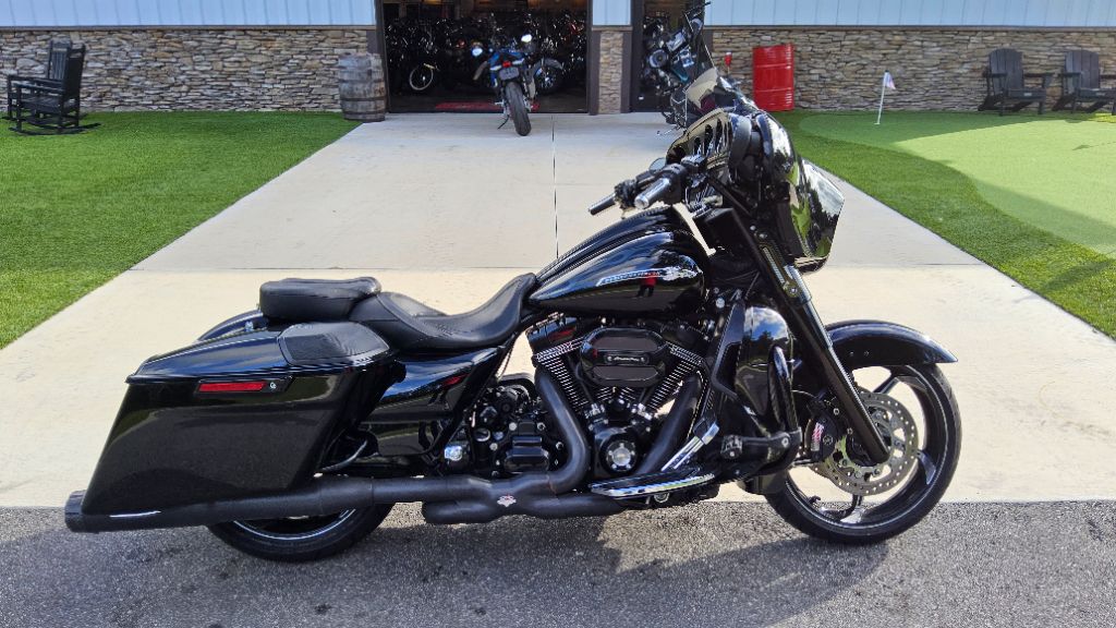 2016 Harley-davidson Cvo Street Glide - $15,900