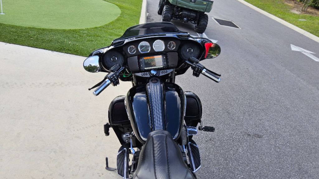 2016 Harley-davidson Cvo Street Glide - $15,900