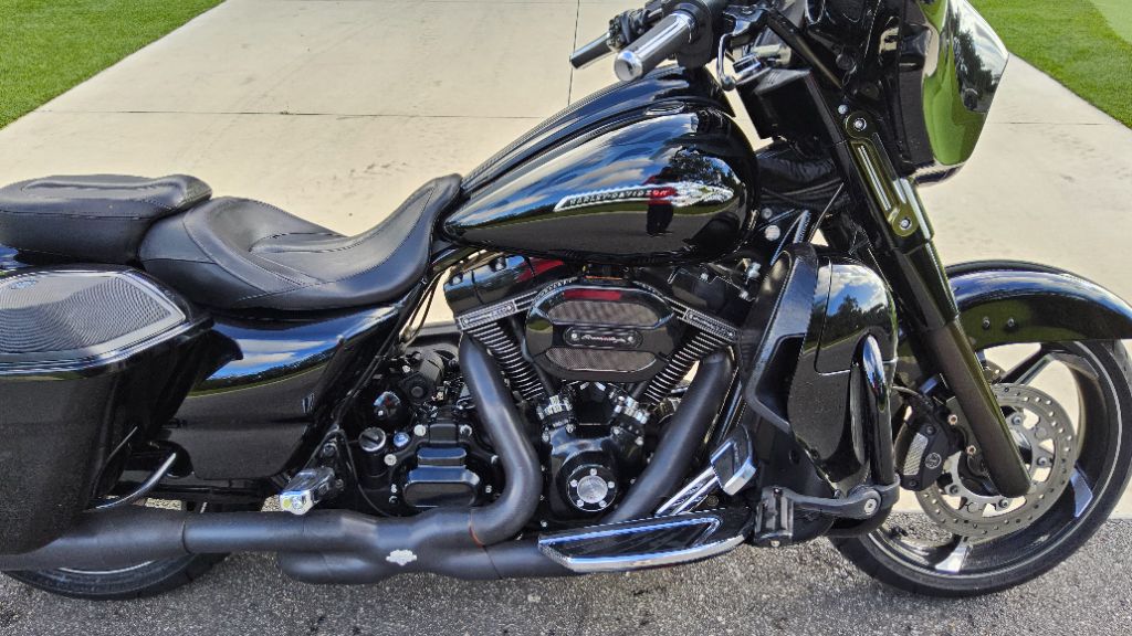 2016 Harley-davidson Cvo Street Glide - $15,900