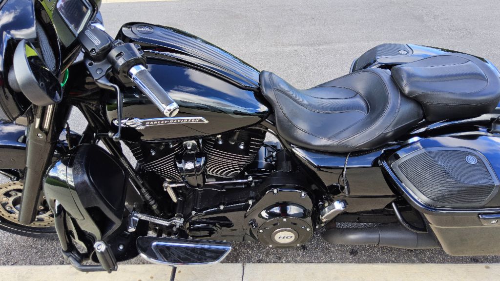 2016 Harley-davidson Cvo Street Glide - $15,900