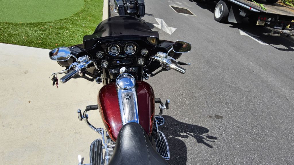 2010 Harley-davidson Cvo Street Glide - $10,995