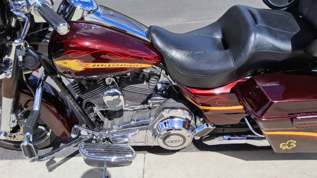 2010 Harley-davidson Cvo Street Glide - $10,995