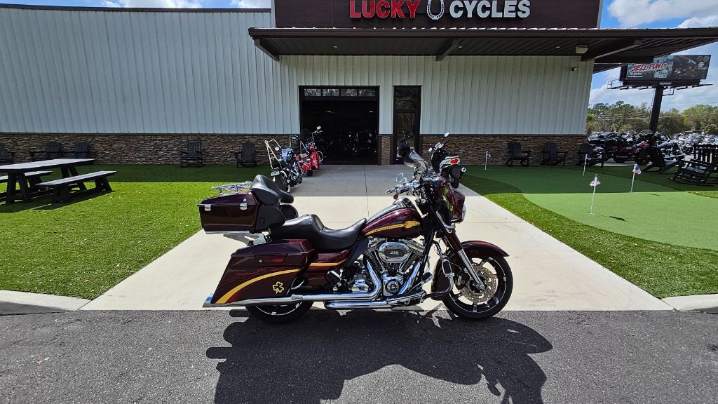 2010 Harley-davidson Cvo Street Glide - $10,995