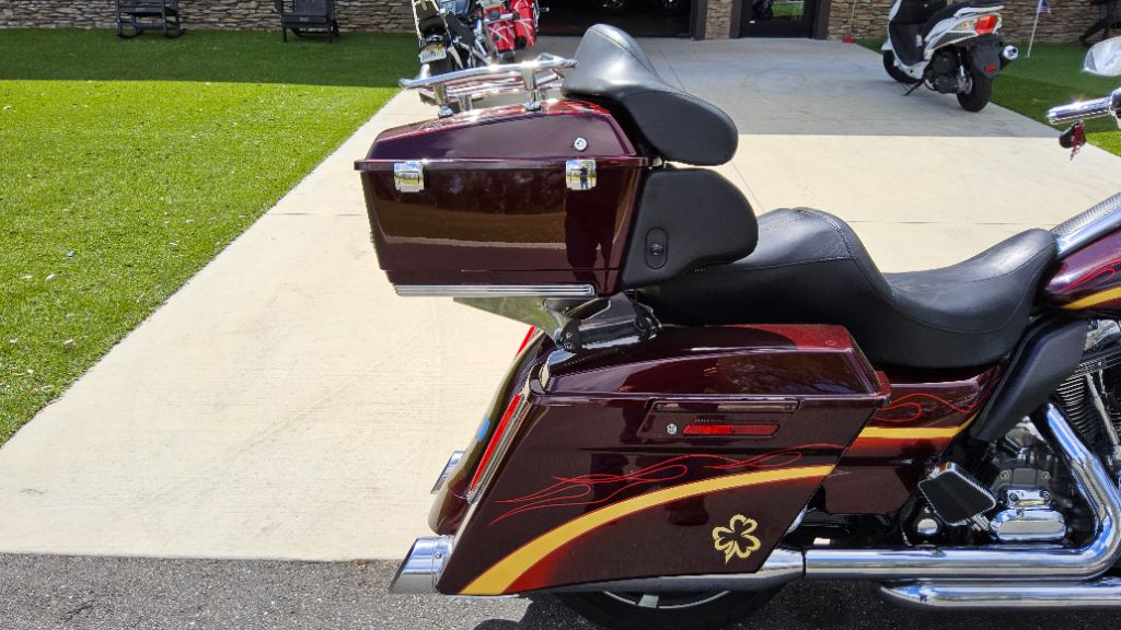2010 Harley-davidson Cvo Street Glide - $10,995