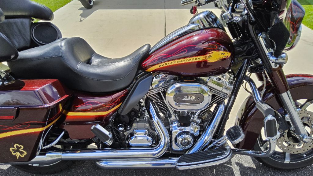 2010 Harley-davidson Cvo Street Glide - $10,995