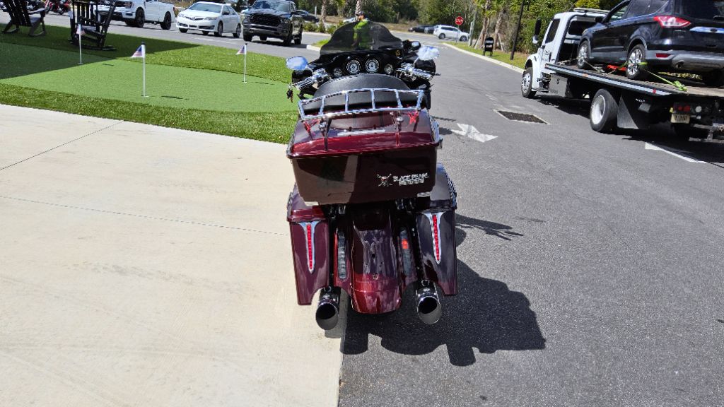 2010 Harley-davidson Cvo Street Glide - $10,995