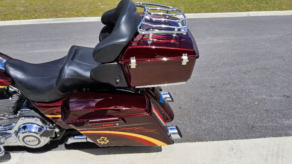 2010 Harley-davidson Cvo Street Glide - $10,995