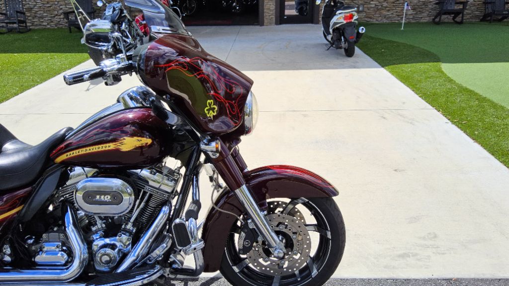 2010 Harley-davidson Cvo Street Glide - $10,995