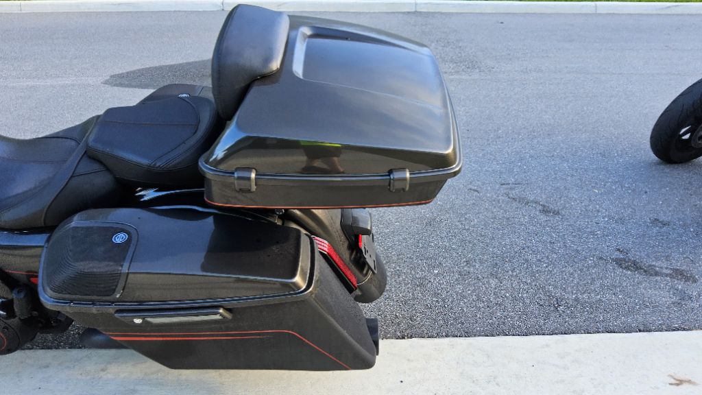 2018 Harley-davidson Cvo Road Glide - $24,900