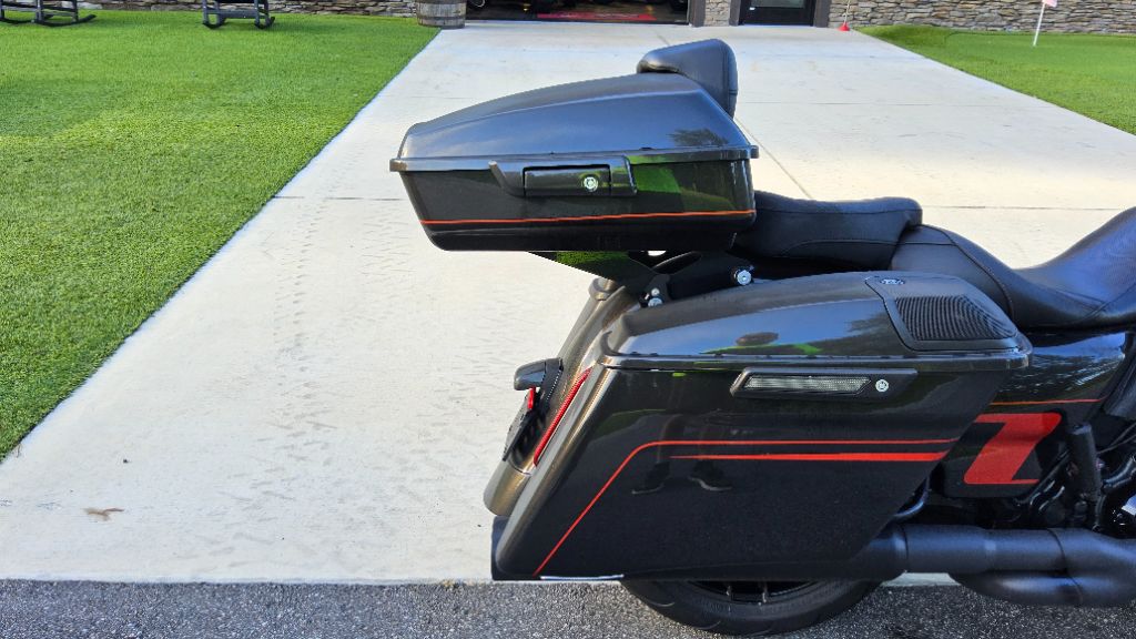 2018 Harley-davidson Cvo Road Glide - $24,900