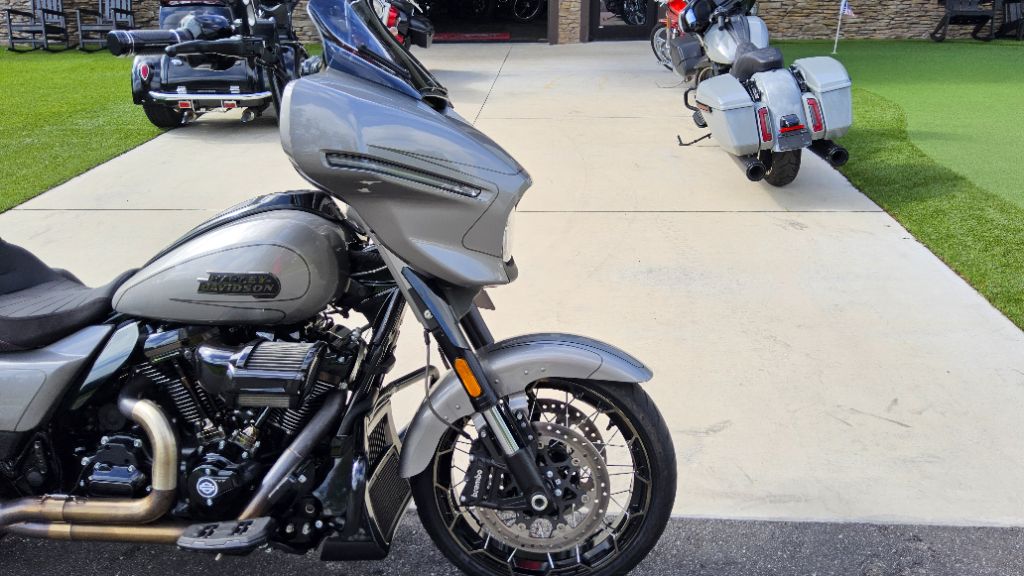 2023 Harley-davidson Cvo Street Glide - $29,995
