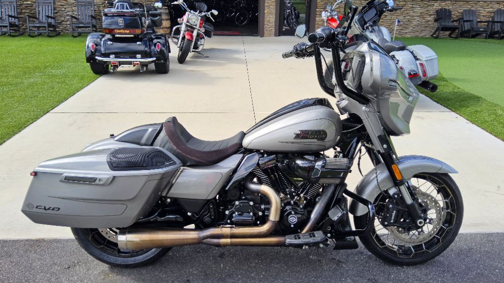 2023 Harley-davidson Cvo Street Glide - $29,995