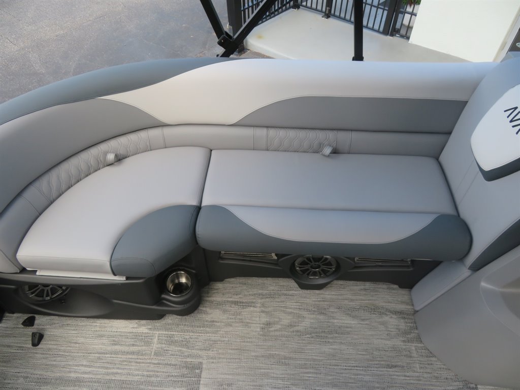 2027 AVALON LSZ VRB