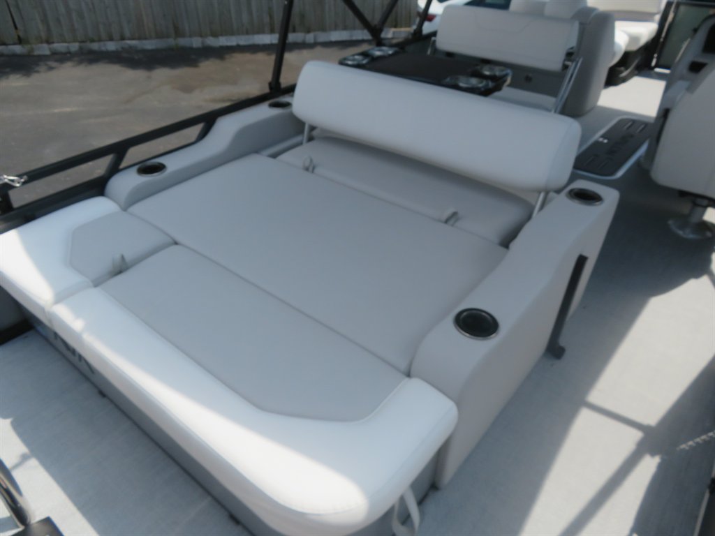 2027 Avalon 23 LSZ ENT - $91,800