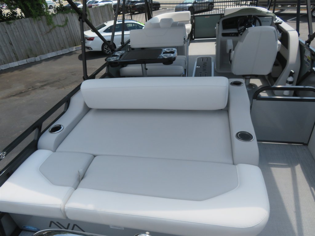 2027 Avalon 23 LSZ ENT - $91,800