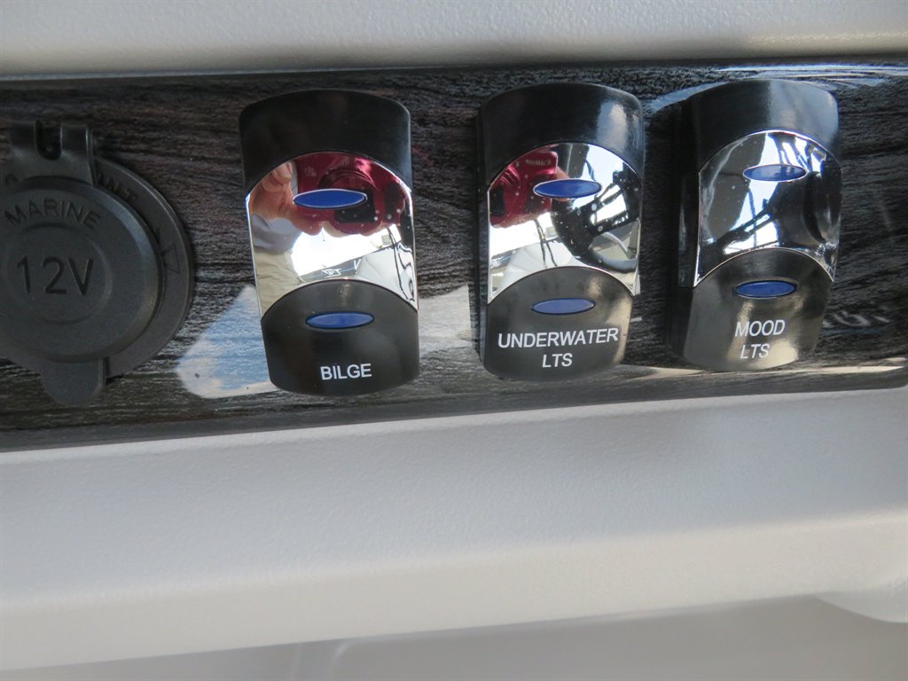 2027 Avalon 23 LSZ ENT - $91,800