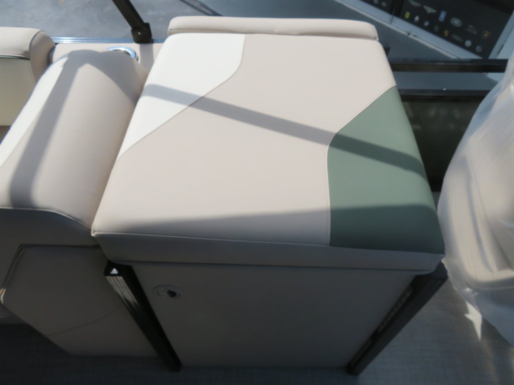 2027 Avalon 25 Venture 85 CCF - $98,900