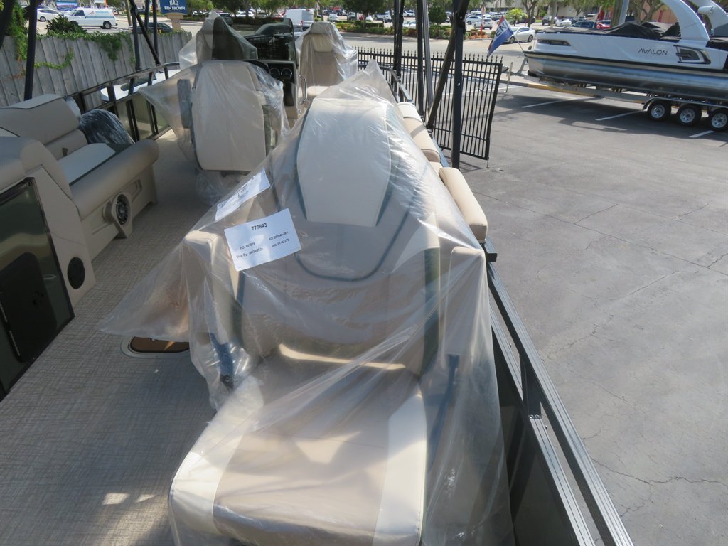 2027 Avalon 25 Venture 85 CCF - $98,900