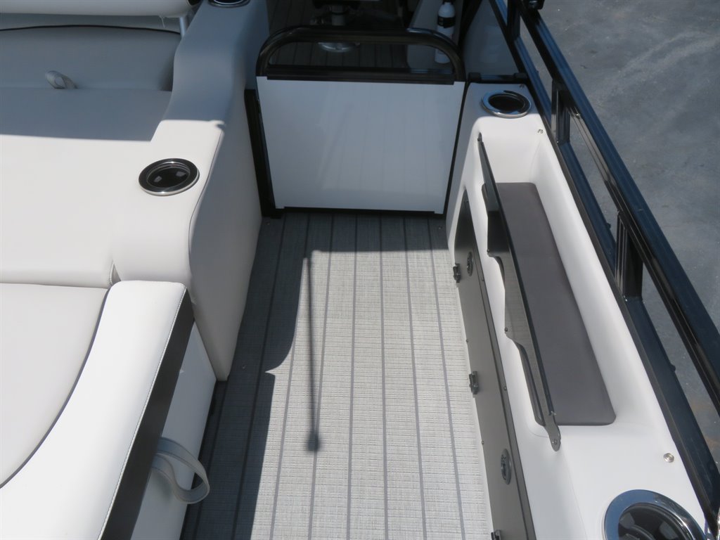 2027 Avalon 25 LSZ VRB - $99,800