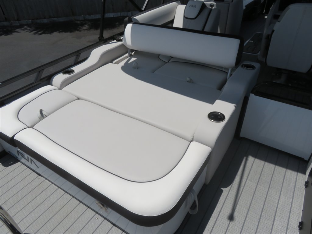 2027 Avalon 25 LSZ VRB - $99,800