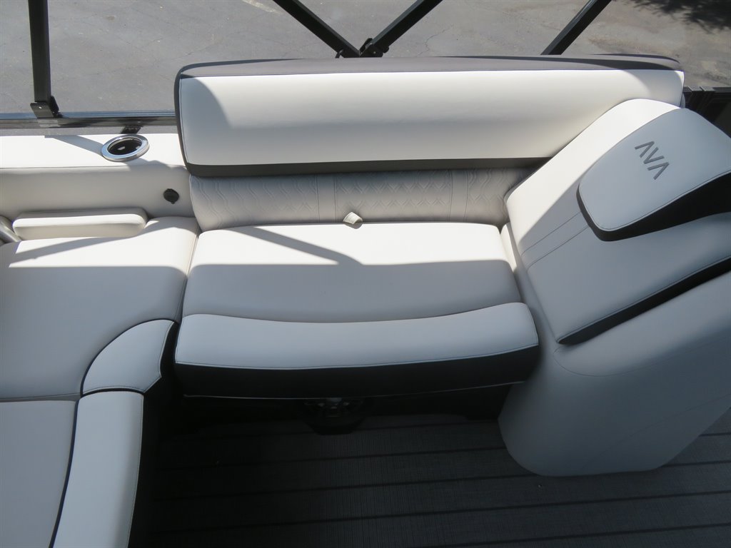 2027 Avalon 25 LSZ VRB - $99,800
